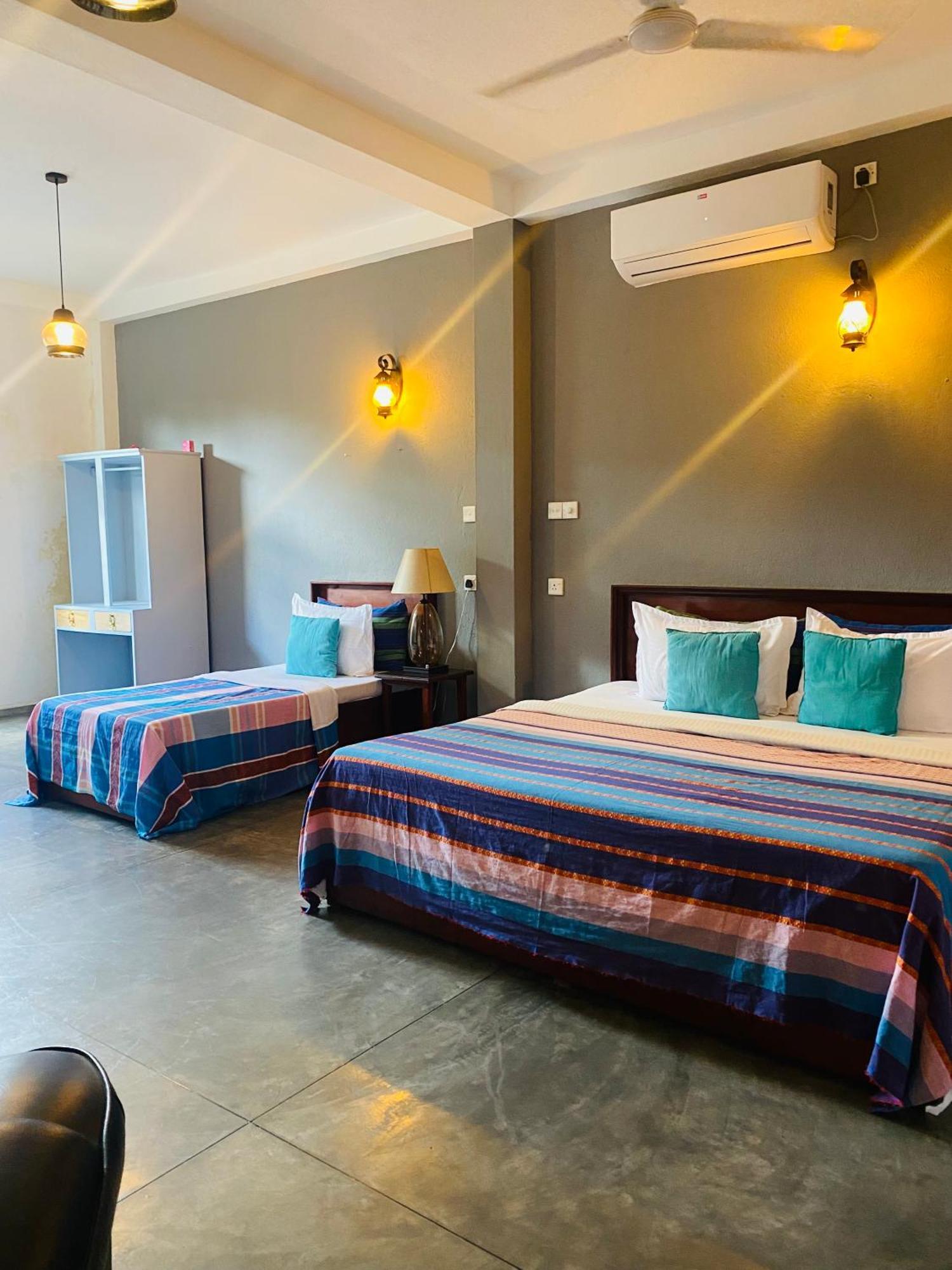Hotel Vibration Hikkaduwa Eksteriør bilde