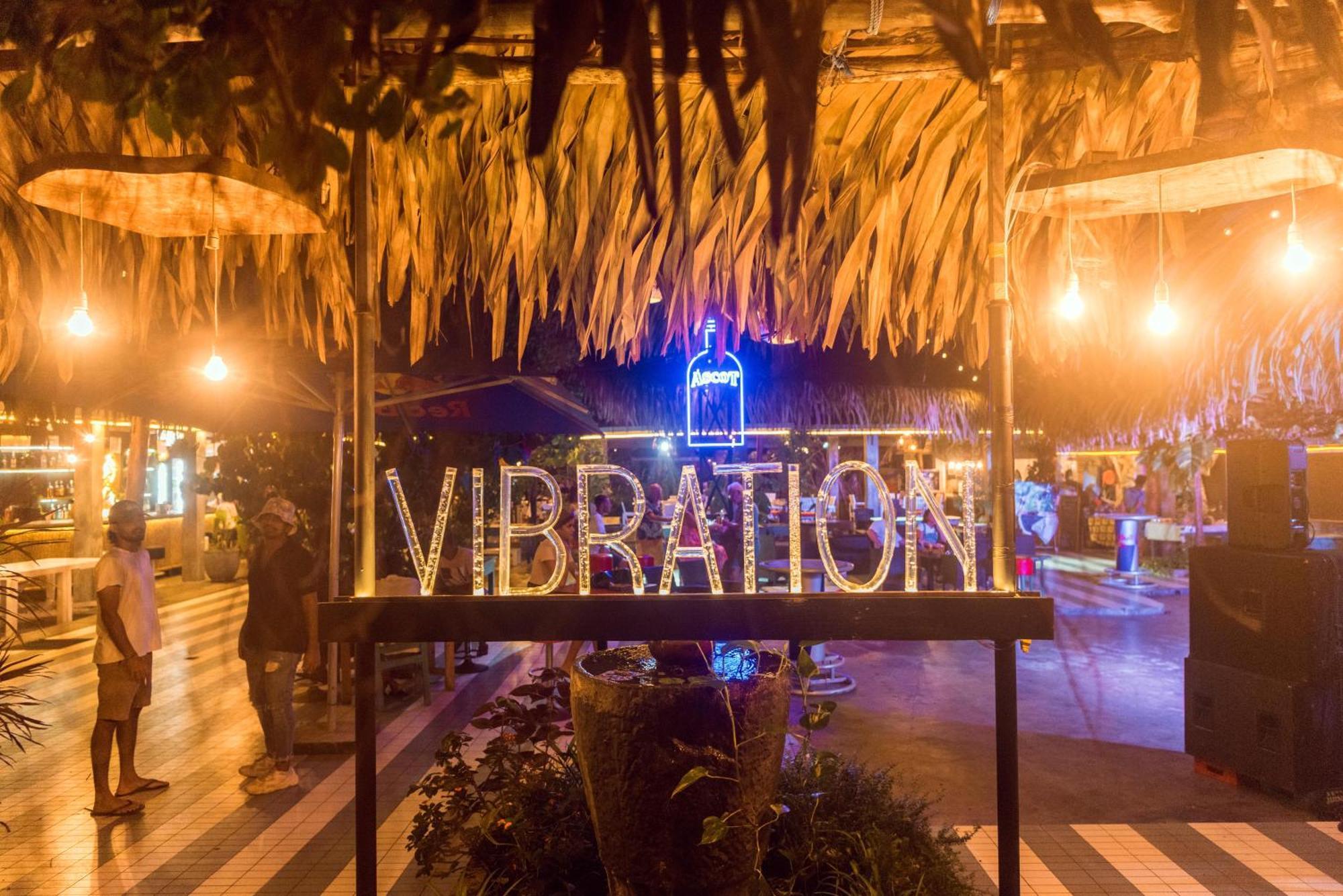 Hotel Vibration Hikkaduwa Eksteriør bilde