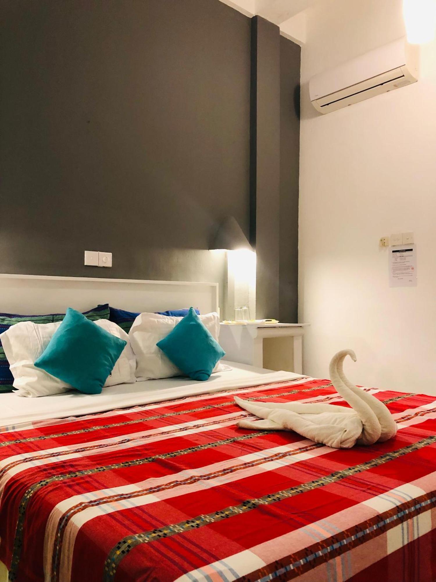 Hotel Vibration Hikkaduwa Eksteriør bilde